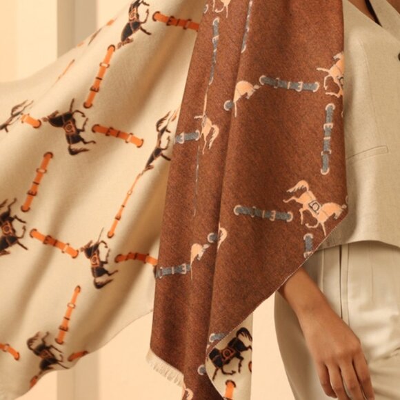Cream reversible horse woven Vegan cashmere stole - Picture 3 of 9